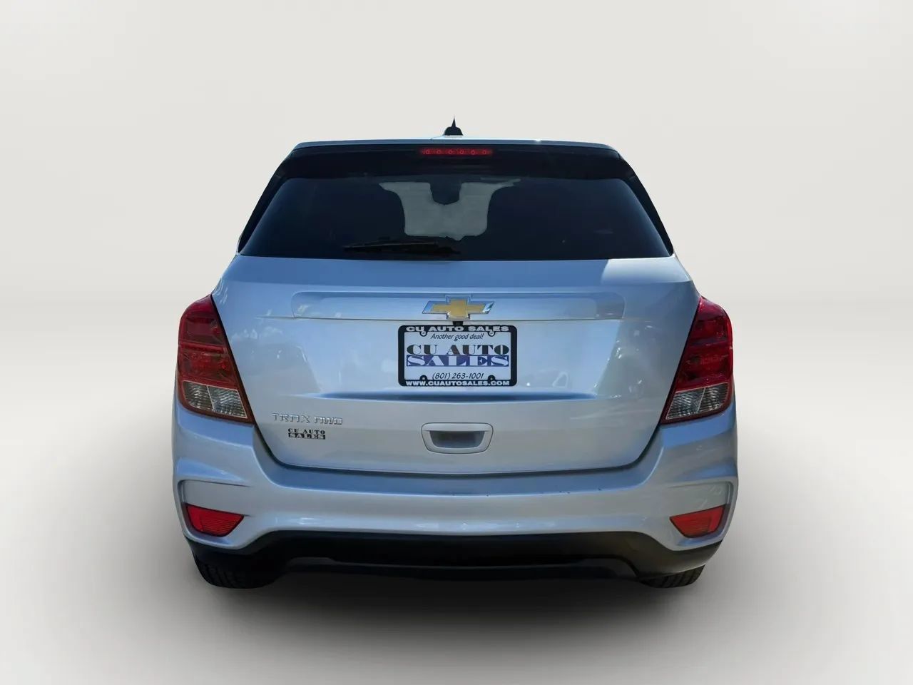 Used 2022 Chevrolet Trax LS w/ Tint and Cruise Package AWD/4WD image 4