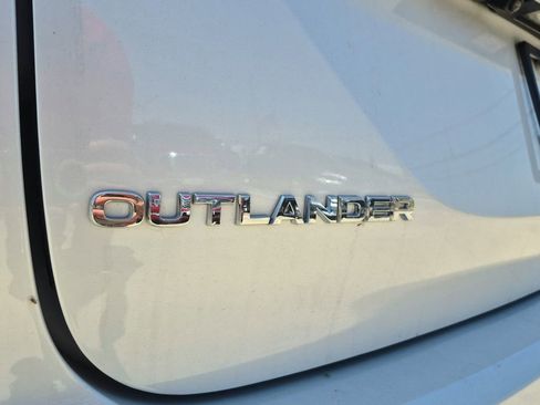 Used 2025 Mitsubishi Outlander SEL FWD image 34