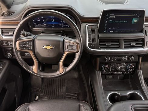 Used 2022 Chevrolet Suburban High Country image 11