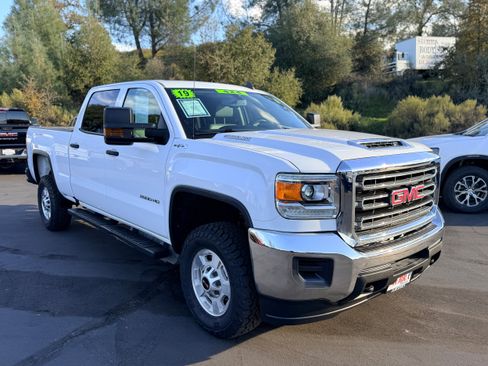 Used 2019 GMC Sierra 2500 4x4 Crew Cab w/ Sierra Convenience Package image 4