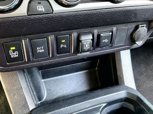 Used 2022 Toyota Tacoma SR5 AWD/4WD image 25