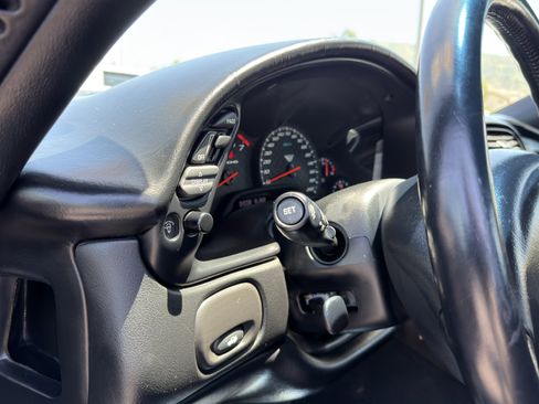 Used 2004 Chevrolet Corvette Z06 w/ Z06 Preferred Equipment Group RWD image 21