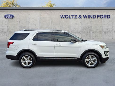 Used 2017 Ford Explorer XLT w/ Equipment Group 202A AWD/4WD image 7