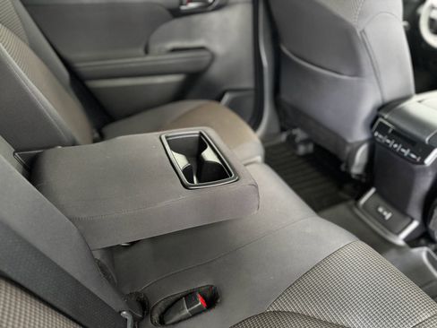 Used 2024 Toyota Highlander LE image 38