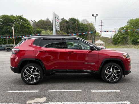 Certified 2025 Jeep Compass Limited w/ Elite Group AWD/4WD image 6