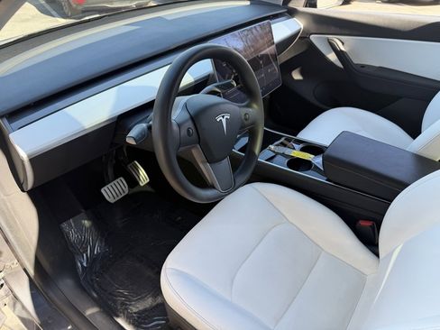 Used 2020 Tesla Model Y Performance image 23