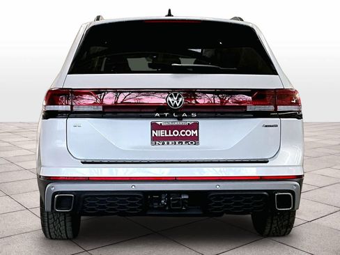 New 2026 Volkswagen Atlas Peak Edition image 6