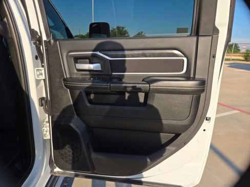Used 2024 RAM 2500 Big Horn AWD/4WD image 21