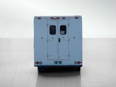 Used 2013 Ford E-350 and Econoline 350 Super Duty w/ Air Conditioning Prep Pkg RWD image 5