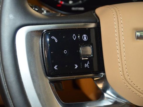 Used 2025 Land Rover Range Rover SE AWD/4WD image 21