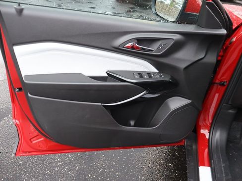 New 2026 Chevrolet Trax LT w/ Sunroof Package FWD image 4