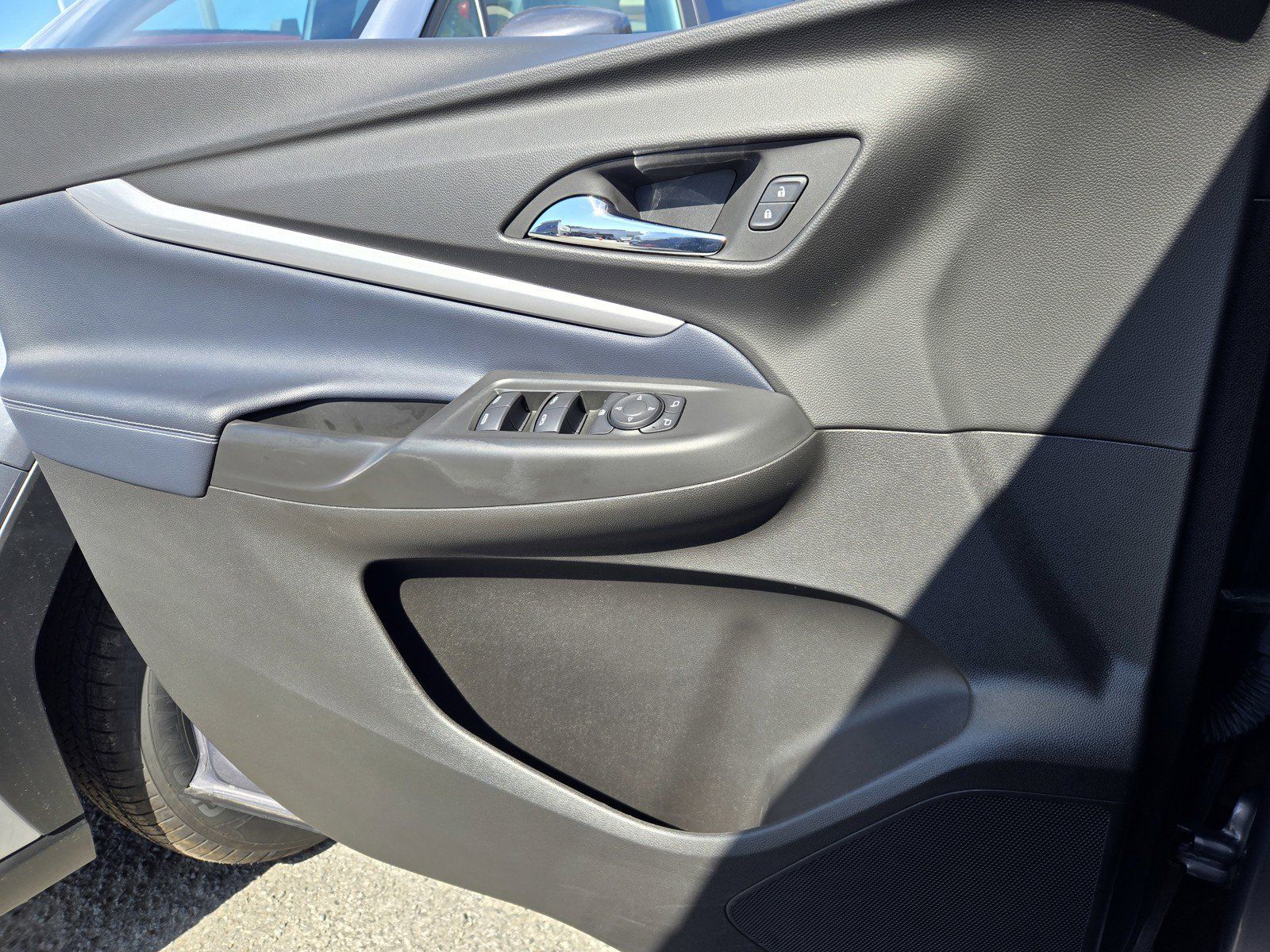 Used 2023 Chevrolet Bolt EUV LT w/ Convenience Package FWD image 25