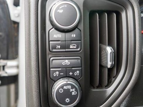 Used 2019 Chevrolet Silverado 1500 Custom w/ Custom Value Package AWD/4WD image 18