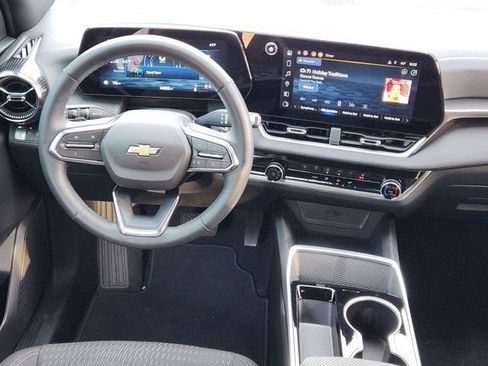 Used 2025 Chevrolet Equinox LT w/ Safety and Technology Package image 28