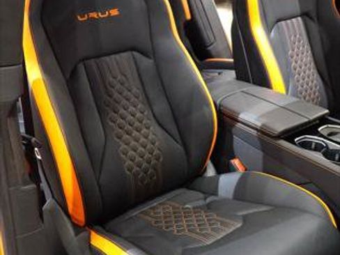 Used 2024 Lamborghini Urus S AWD/4WD image 14