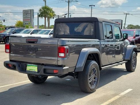 Used 2025 Jeep Gladiator Sport AWD/4WD image 6