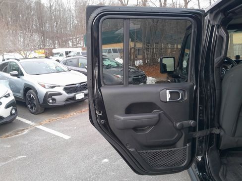 Used 2022 Jeep Gladiator Sport image 26