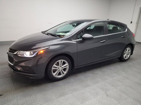 Used 2017 Chevrolet Cruze LT FWD image 2