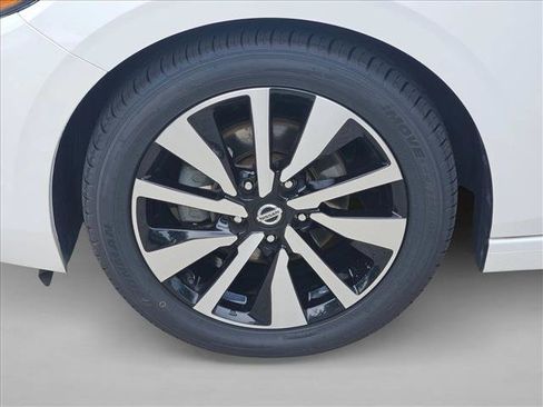 Used 2023 Nissan Sentra SV w/ SV Premium Package FWD image 22