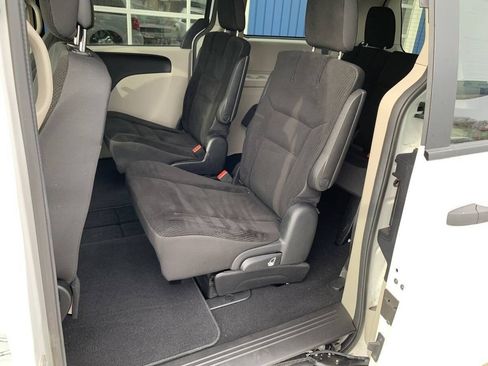 Used 2019 Dodge Grand Caravan SE w/ UConnect Hands-Free Group FWD image 10
