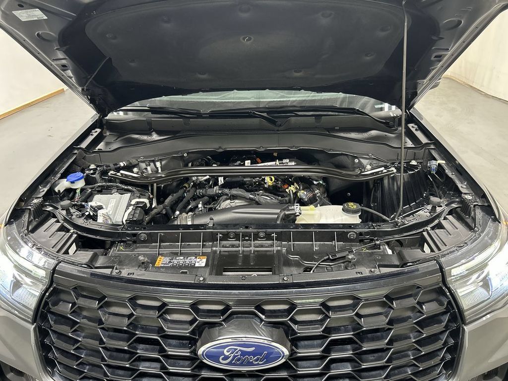 Used 2025 Ford Explorer ST-Line AWD/4WD image 24