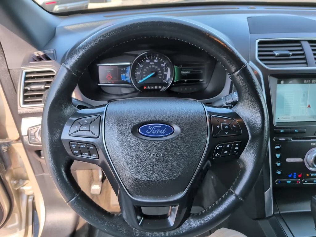Used 2017 Ford Explorer Limited FWD image 18