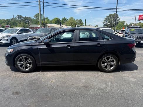 Used 2024 Volkswagen Jetta SE image 8