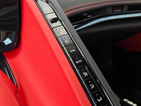 Used 2024 Chevrolet Corvette Stingray Preferred Conv w/ Z51 Performance Package RWD image 21