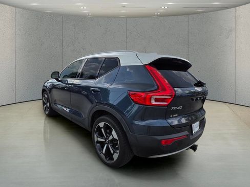 Used 2021 Volvo XC40 T5 Momentum w/ Premium Package AWD/4WD image 3