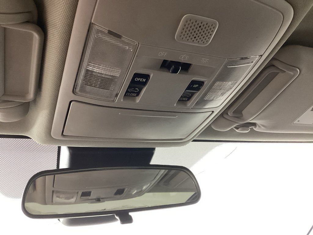 Used 2018 Toyota RAV4 XLE FWD image 14