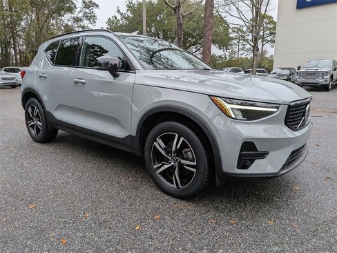 Certified 2024 Volvo XC40 B5 Core image 2
