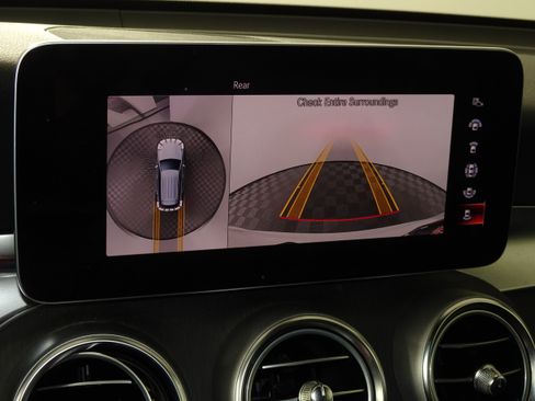 Used 2022 Mercedes-Benz GLC 300 4MATIC image 4