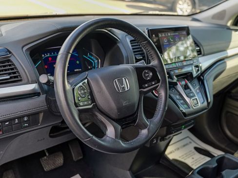 Used 2023 Honda Odyssey Touring image 18