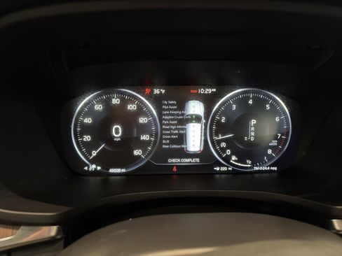 Used 2020 Volvo V60 T5 Momentum image 22