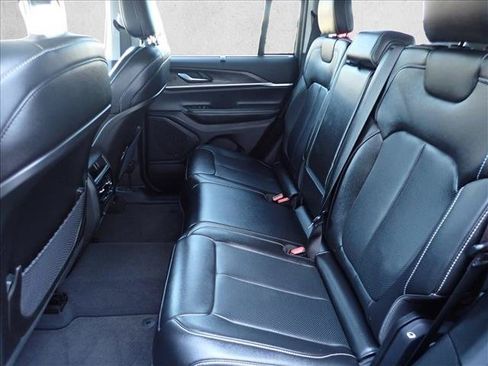 Used 2023 Jeep Grand Cherokee Limited w/ Luxury Tech Group II AWD/4WD image 10