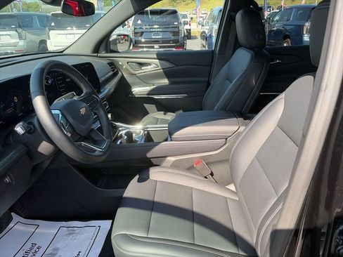 Used 2026 Chevrolet Traverse LT FWD image 9