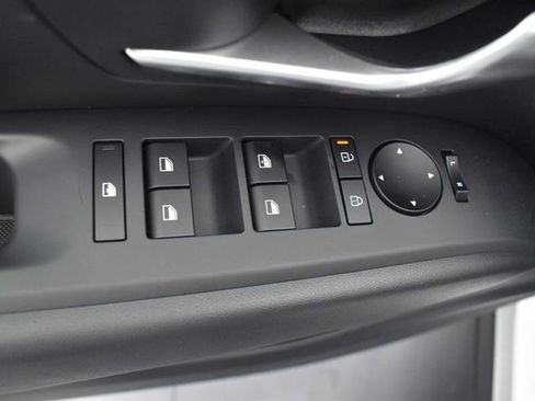 Used 2025 Hyundai Santa Cruz SE image 9