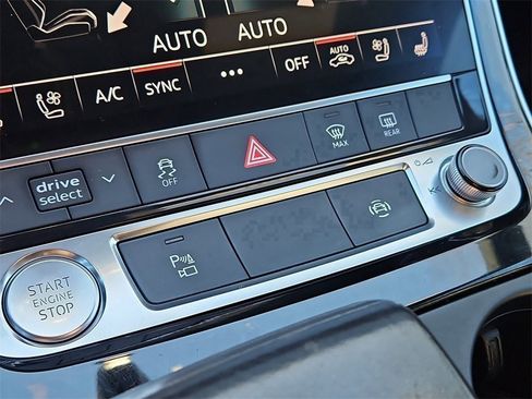 Used 2019 Audi Q8 Premium Plus w/ Premium Plus image 19