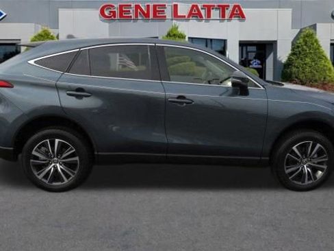 Used 2022 Toyota Venza LE image 9