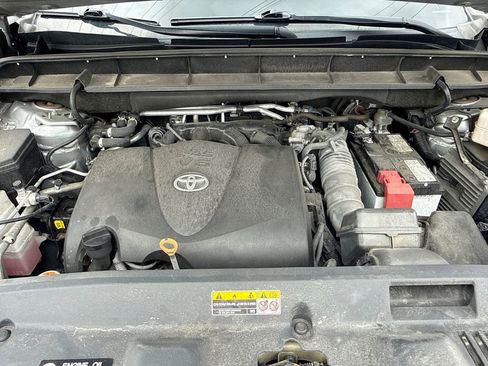 Used 2022 Toyota Highlander XLE FWD image 14
