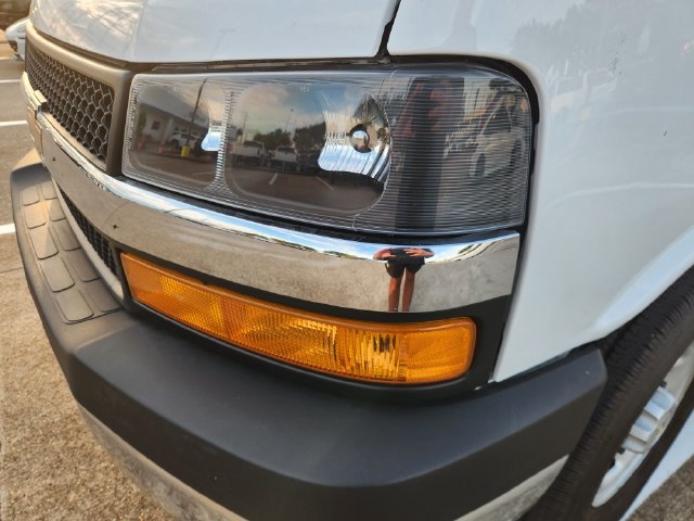 Used 2025 Chevrolet Express 2500 w/ Driver Convenience Package RWD image 6