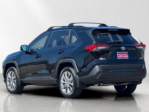 Used 2021 Toyota RAV4 XLE Premium FWD image 4