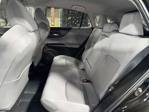 Used 2021 Toyota Venza LE AWD/4WD image 17
