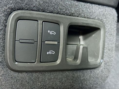 Used 2019 Lamborghini Urus AWD/4WD image 22