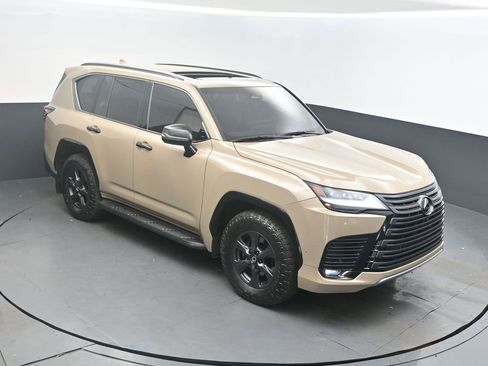 Used 2025 Lexus LX 700h Overtrail image 1
