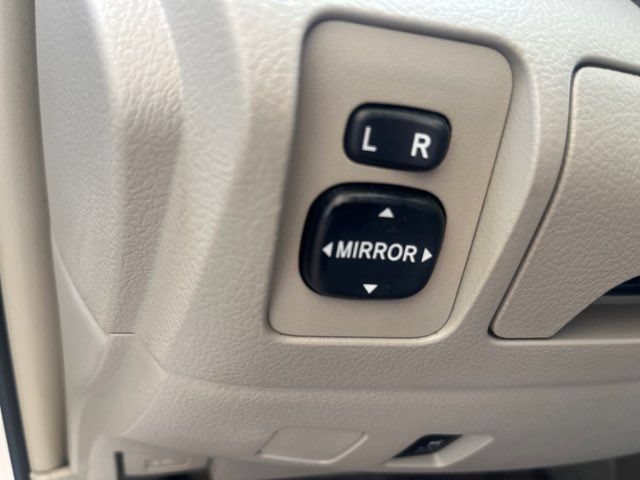Used 2010 Toyota Camry LE FWD image 22