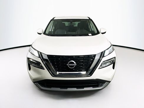 Used 2023 Nissan Rogue SV image 2