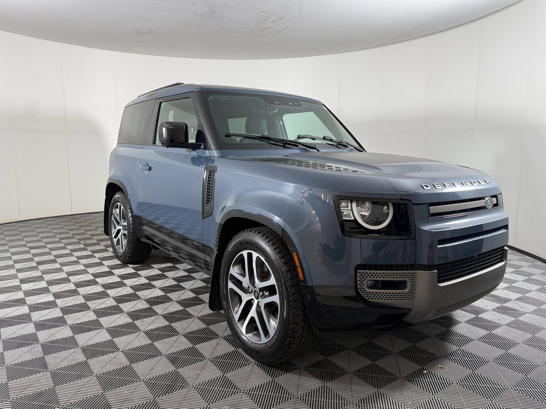 Used 2021 Land Rover Defender 90 X-Dynamic S AWD/4WD image 7