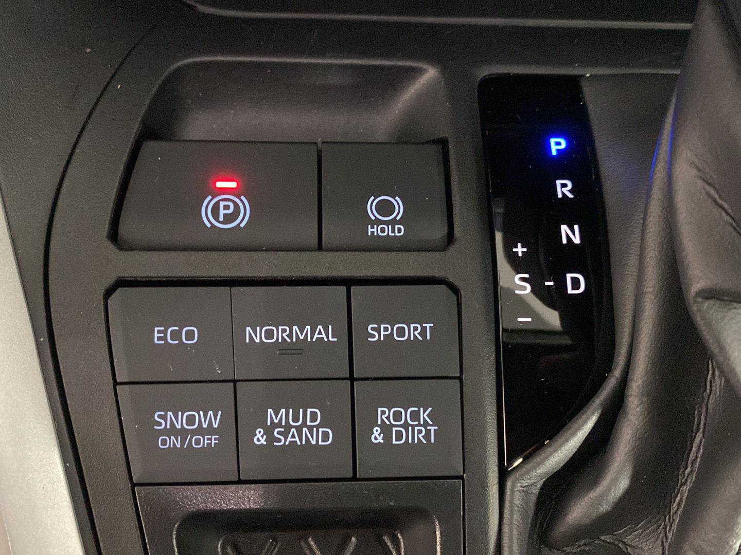 Used 2024 Toyota RAV4 LE AWD/4WD image 15