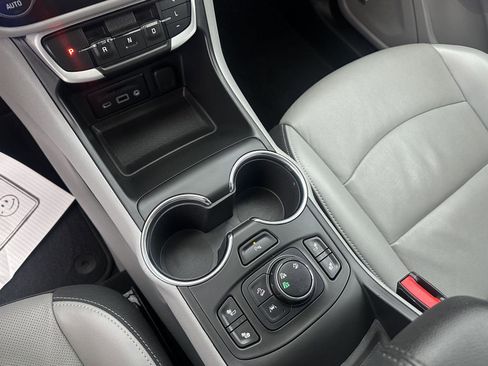 Used 2022 GMC Terrain SLT w/ Infotainment Package II image 40